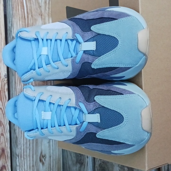 Yeezy 700 carbon blue 2019 - Picture 10 of 15